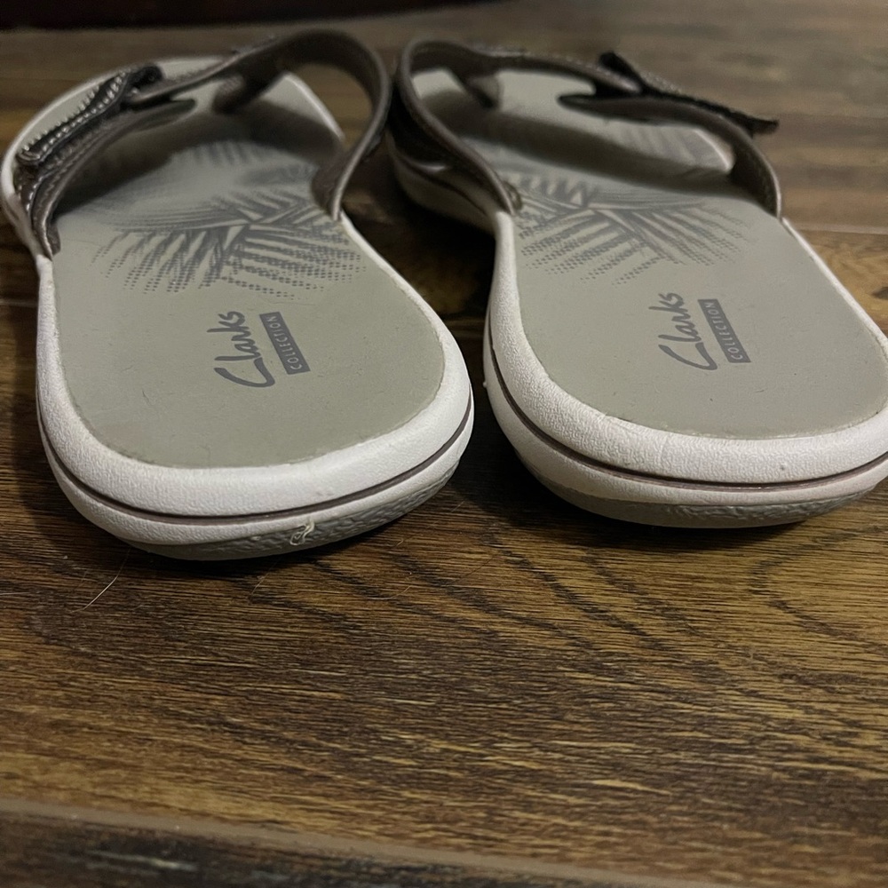 Like New Clarks Cloudstepper Sandal Size 10 - Picture 6 of 12